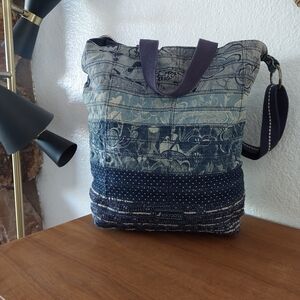 Sakroots Blue Patterned Women's Bag Denim RARE bird Peace Artis Circle